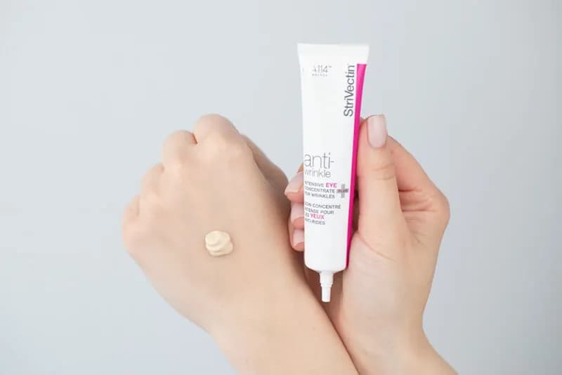 Strivectin przeciwstarzeniowy i rewitalizujący krem pod oczy - skuteczne rozwiązanie na zmarszczki i cienie